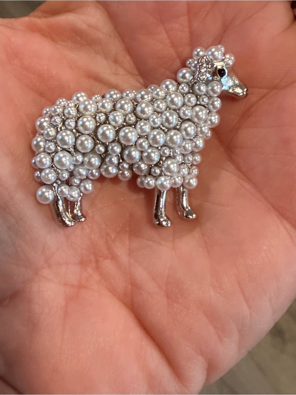 Silver tone white Pearl Cluster Sheep Brooch Pin